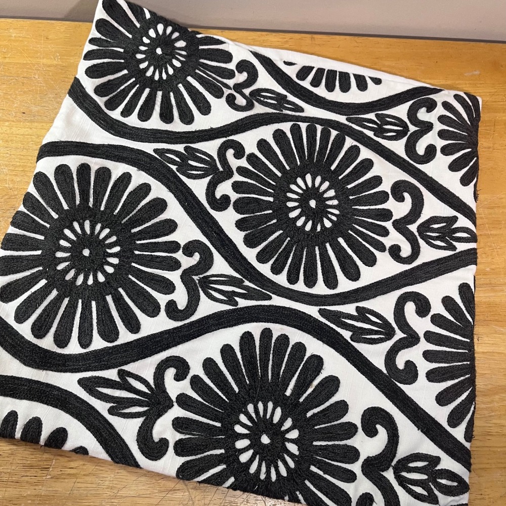 Pottery Barn Pillow Cover 20x20 White Black Floral Embroidered Crewel Square